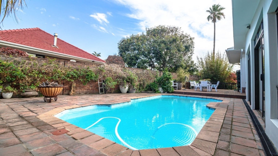 6 Bedroom Property for Sale in Gonubie North Eastern Cape